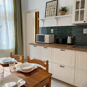 Large In Apartament Budapeszt
